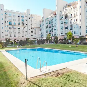 Apartamento Cozy With Pool, Torremolinos